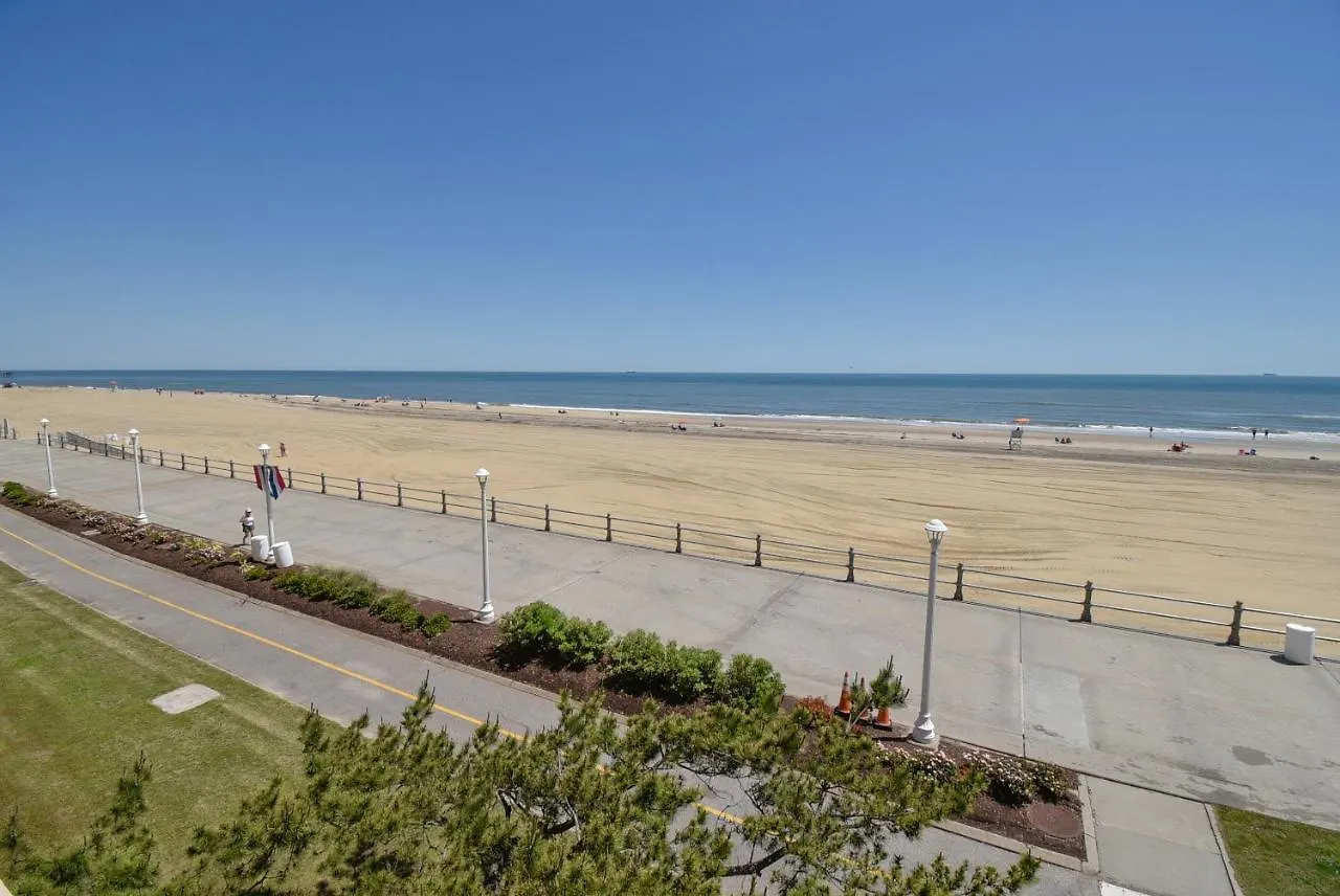Dolphin Run Oceanfront Suites Virginia Beach Apartment